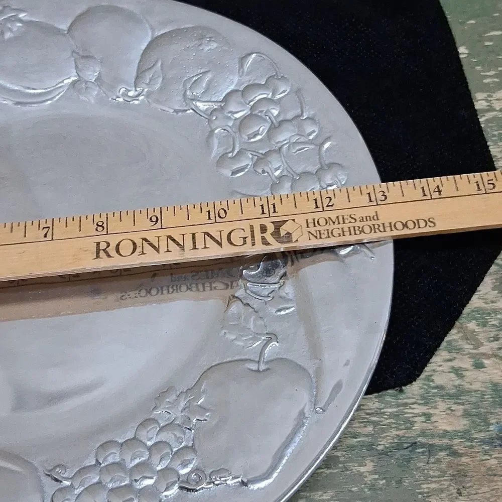 Wilton Armetale Silver‎ Embossed Platter